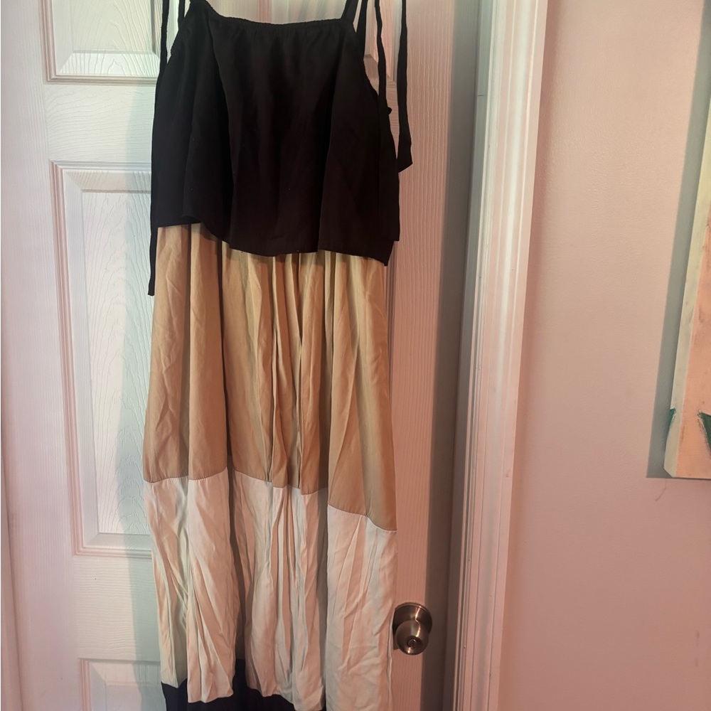 Elegant Black and Cream Maxi Dress